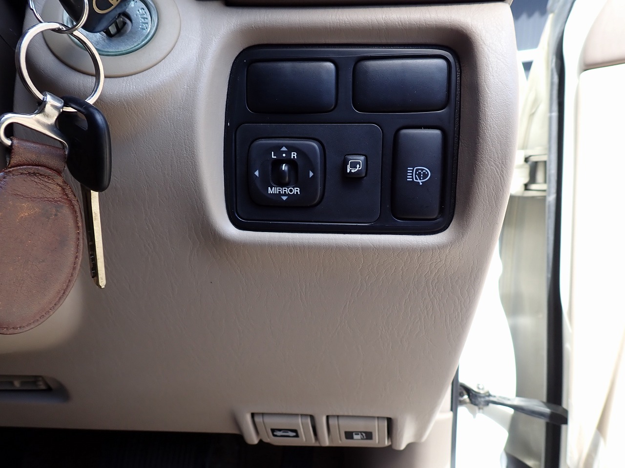 TOYOTA Land Cruiser 100