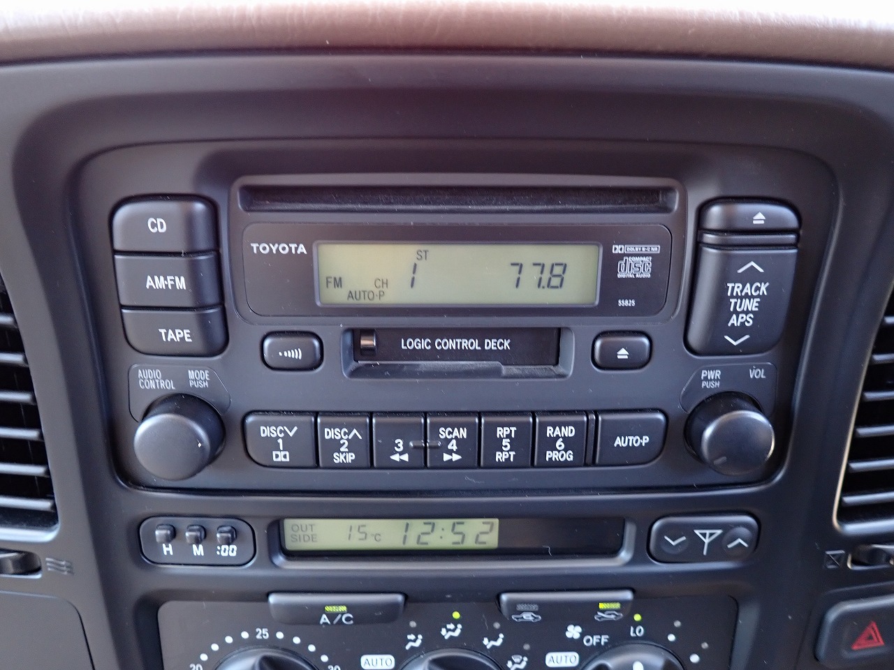 TOYOTA Land Cruiser 100