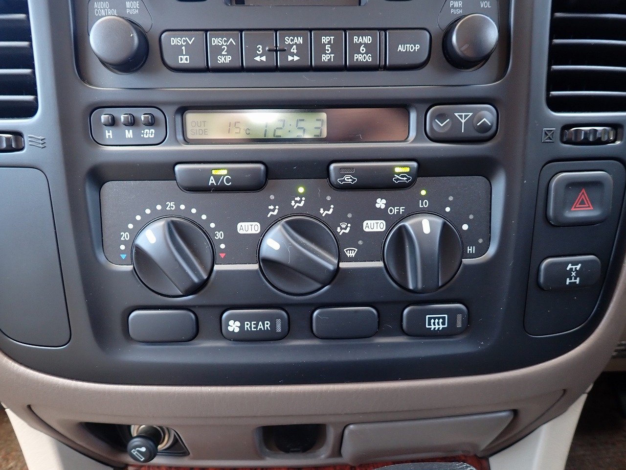 TOYOTA Land Cruiser 100