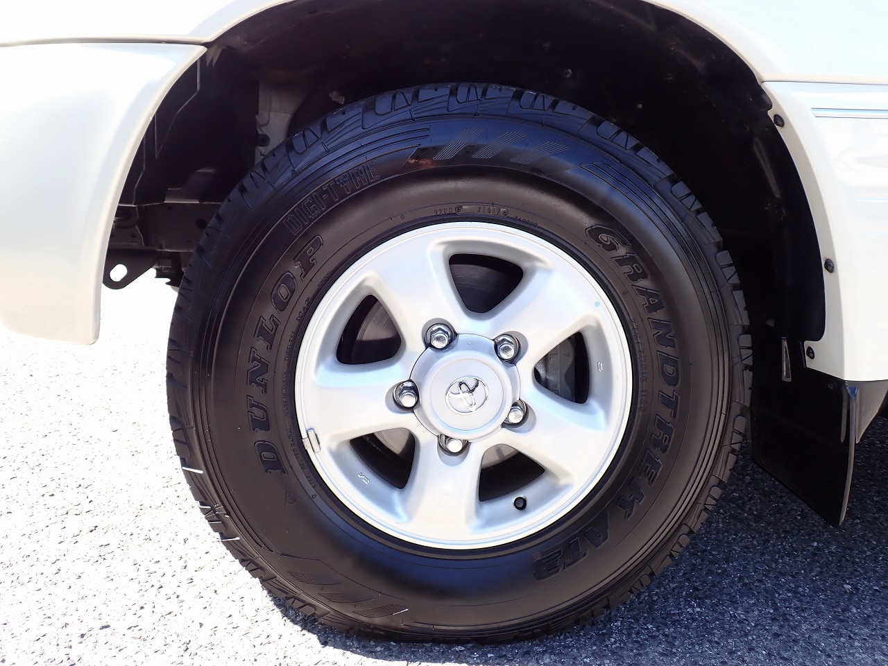 TOYOTA Land Cruiser 100