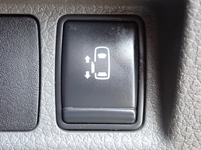 NISSAN NV 350 CARAVAN