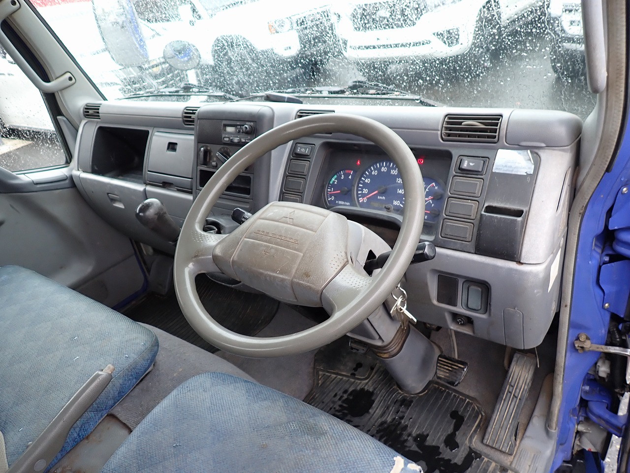MITSUBISHI Canter