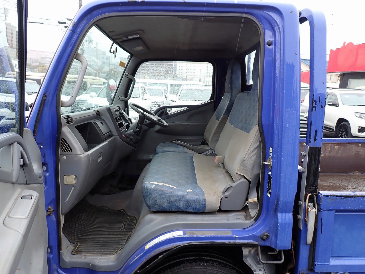 MITSUBISHI Canter