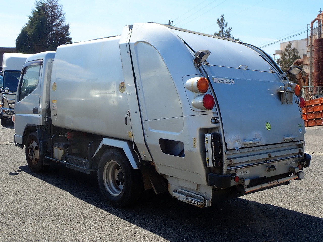 MITSUBISHI Canter
