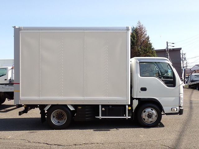 ISUZU Elf Truck