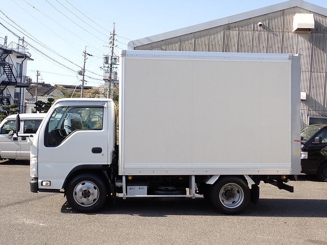 ISUZU Elf Truck