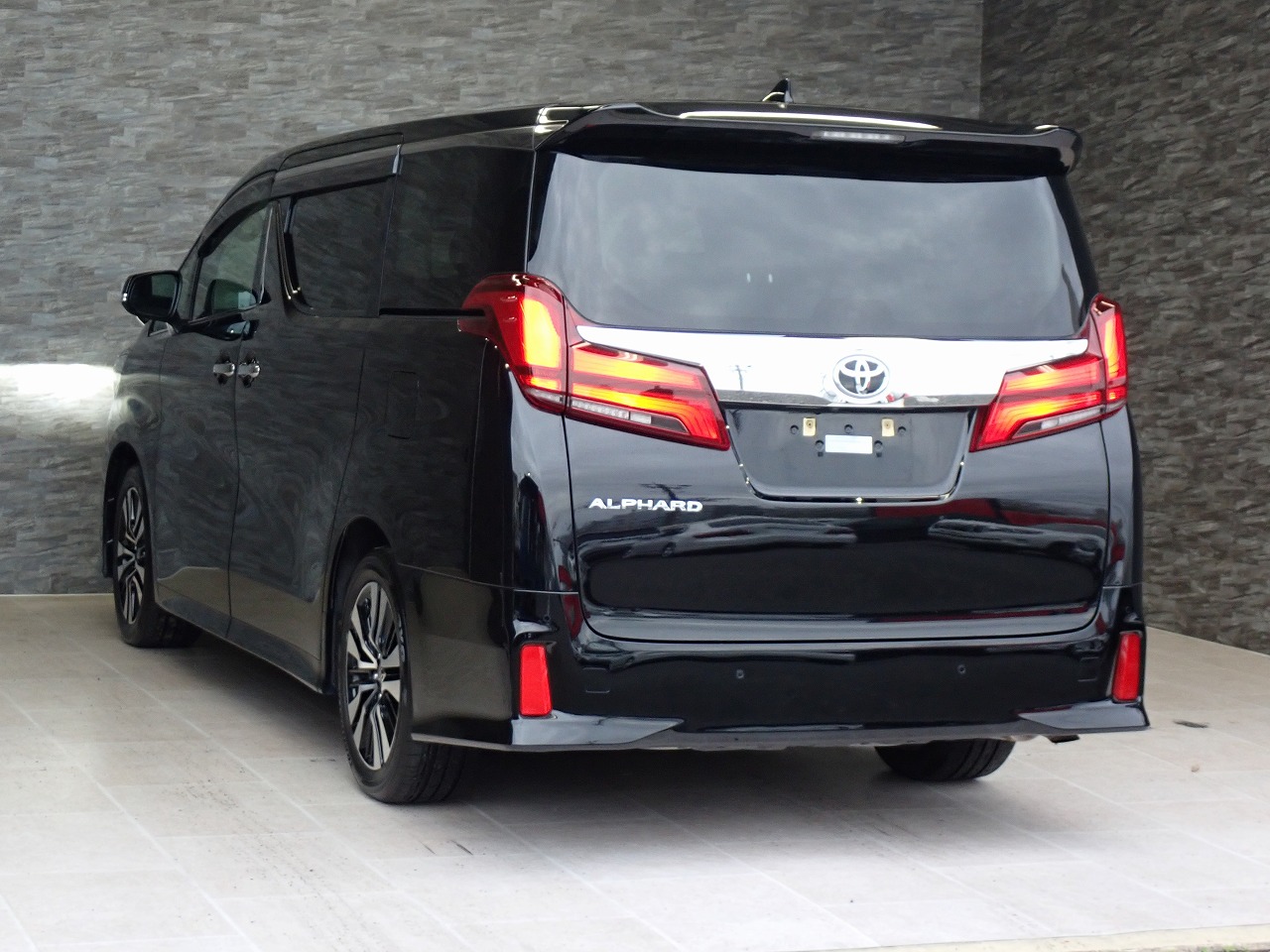 TOYOTA Alphard
