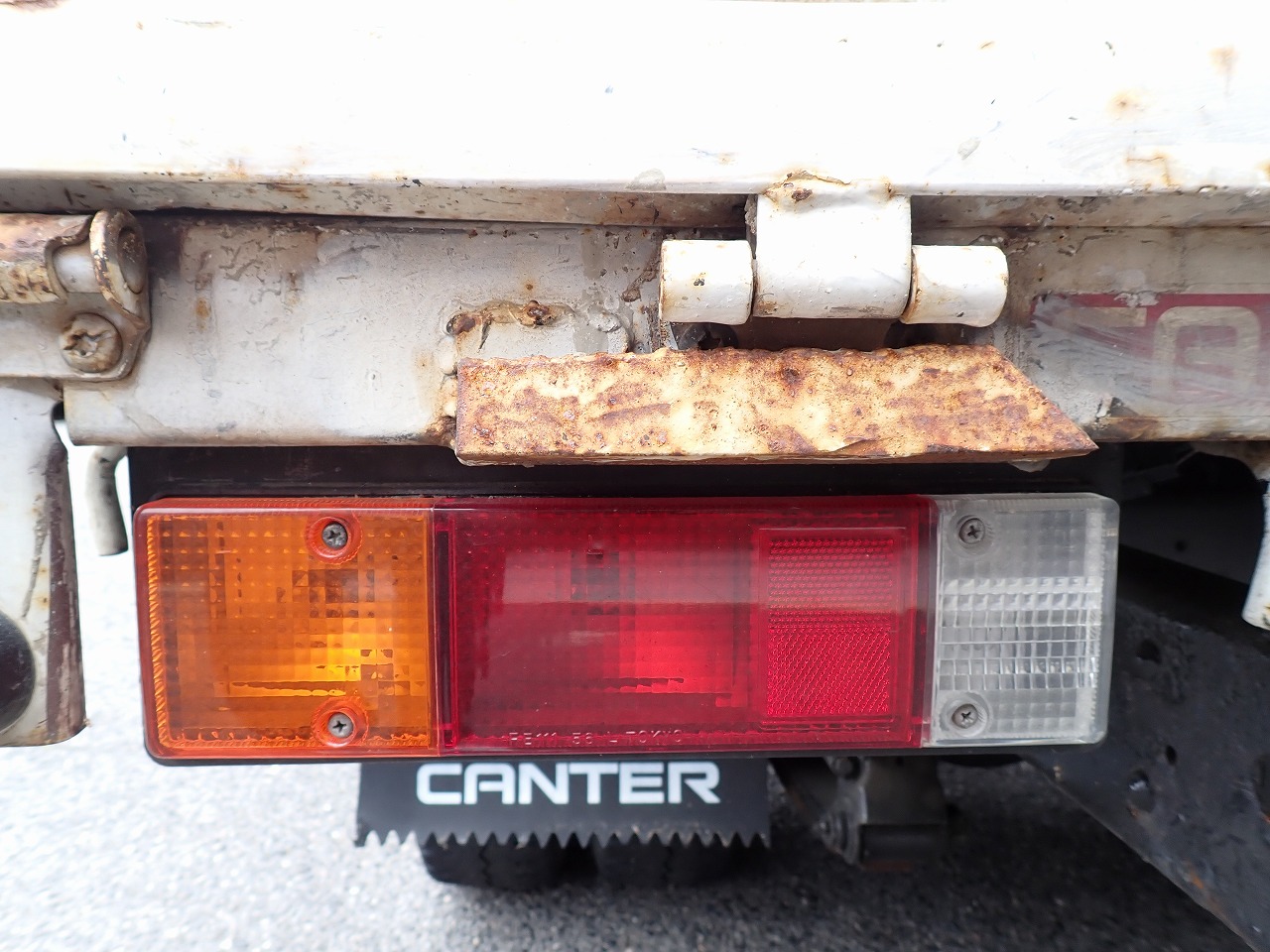 MITSUBISHI Canter