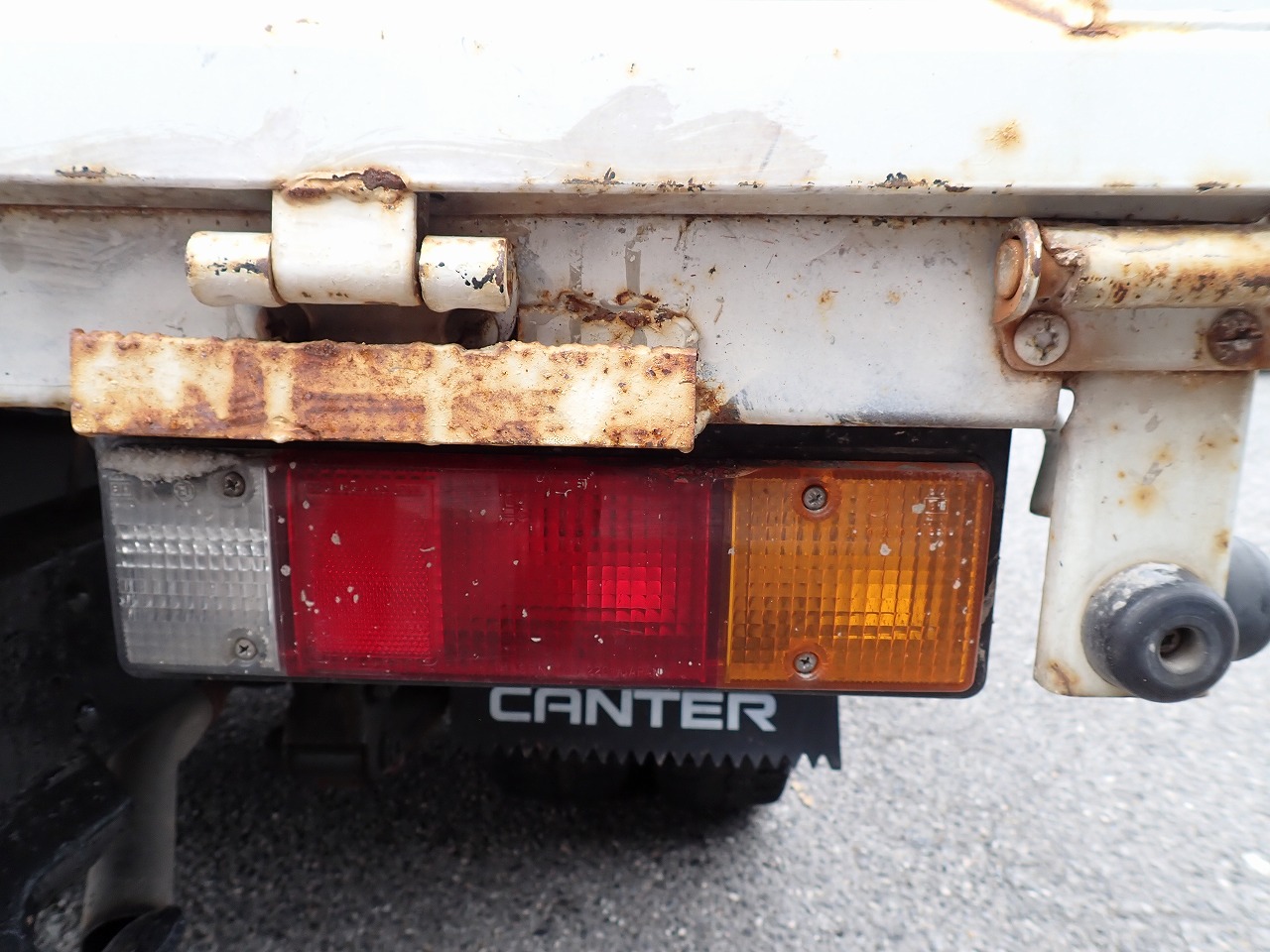 MITSUBISHI Canter