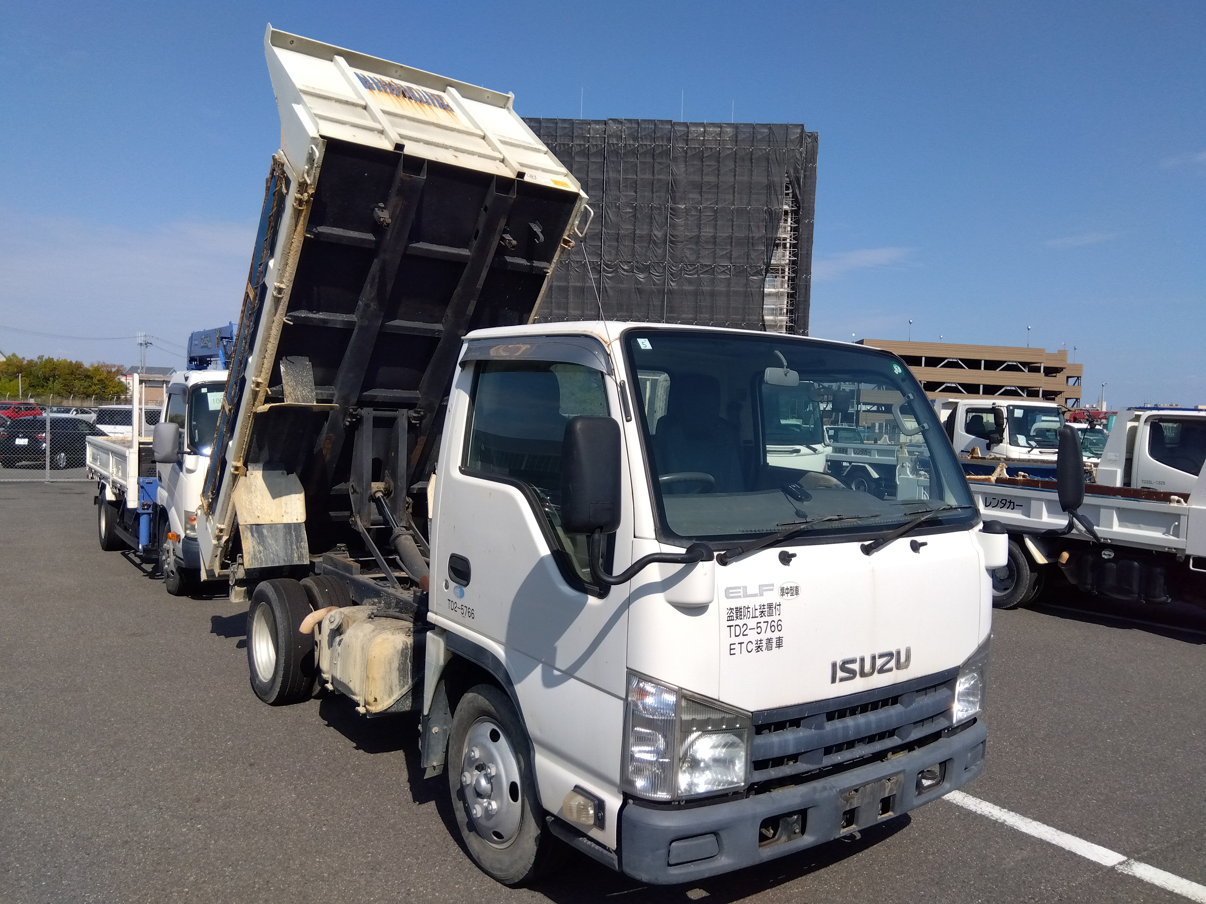 ISUZU Elf Truck