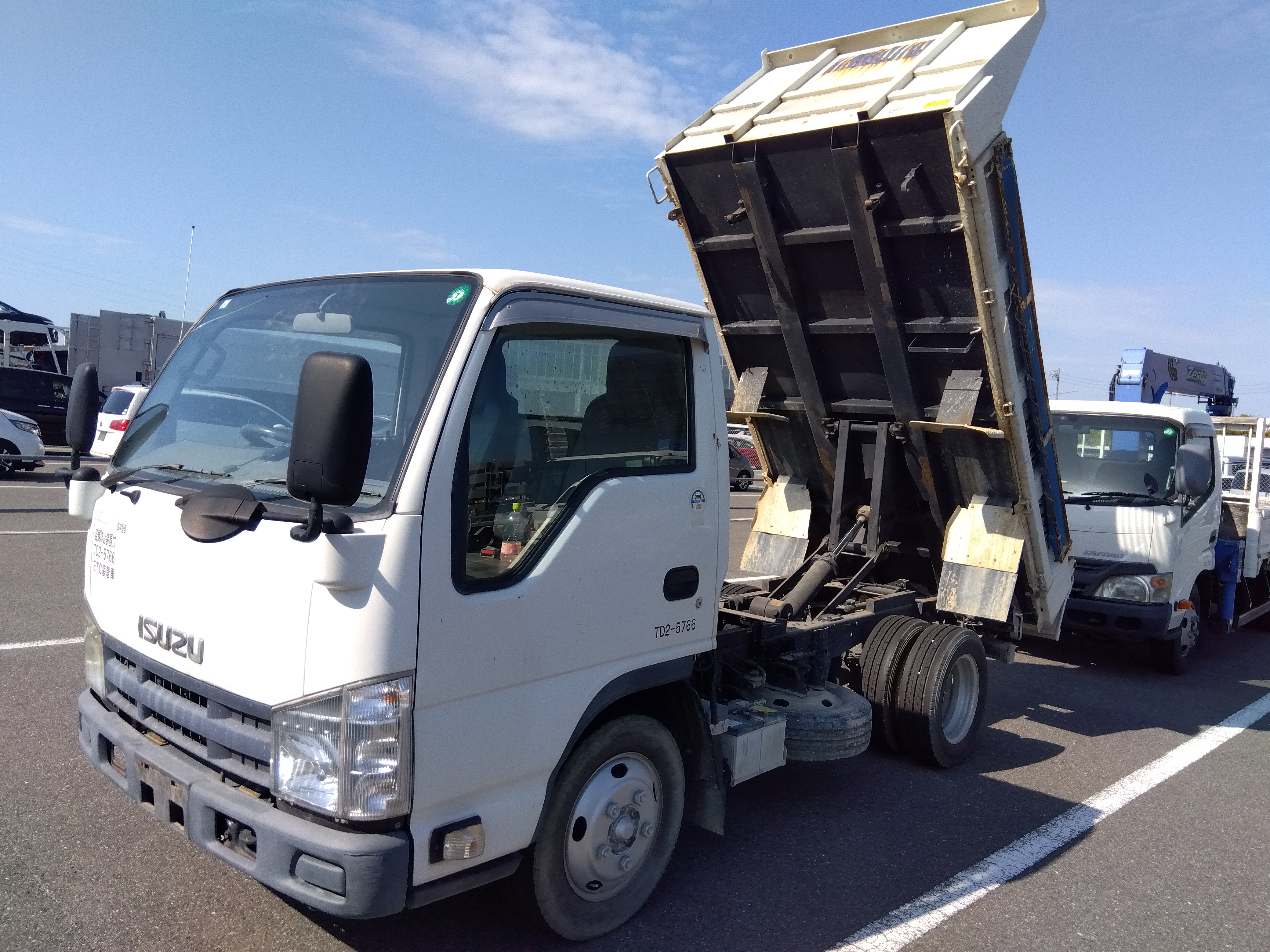 ISUZU Elf Truck