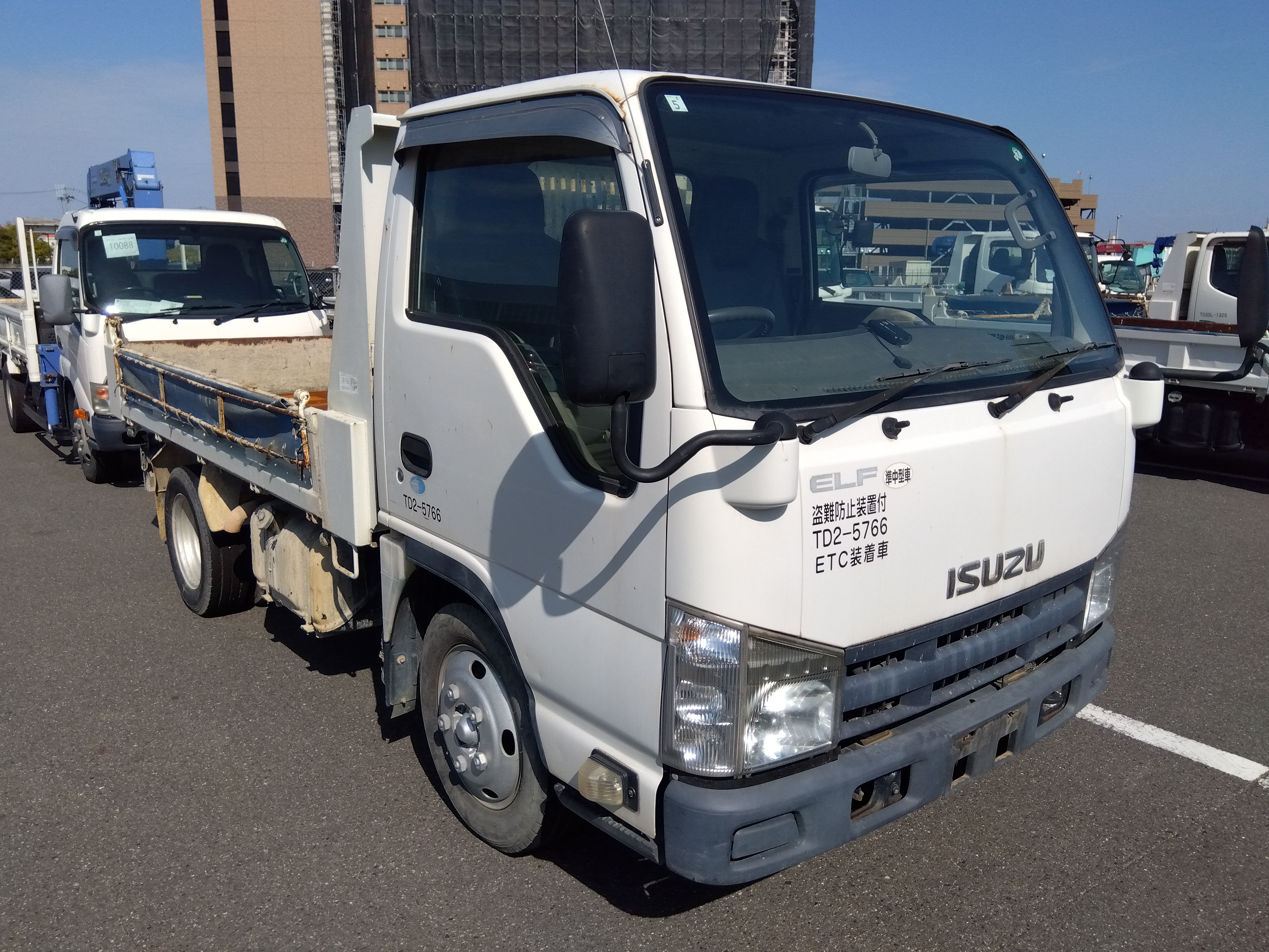 ISUZU Elf Truck