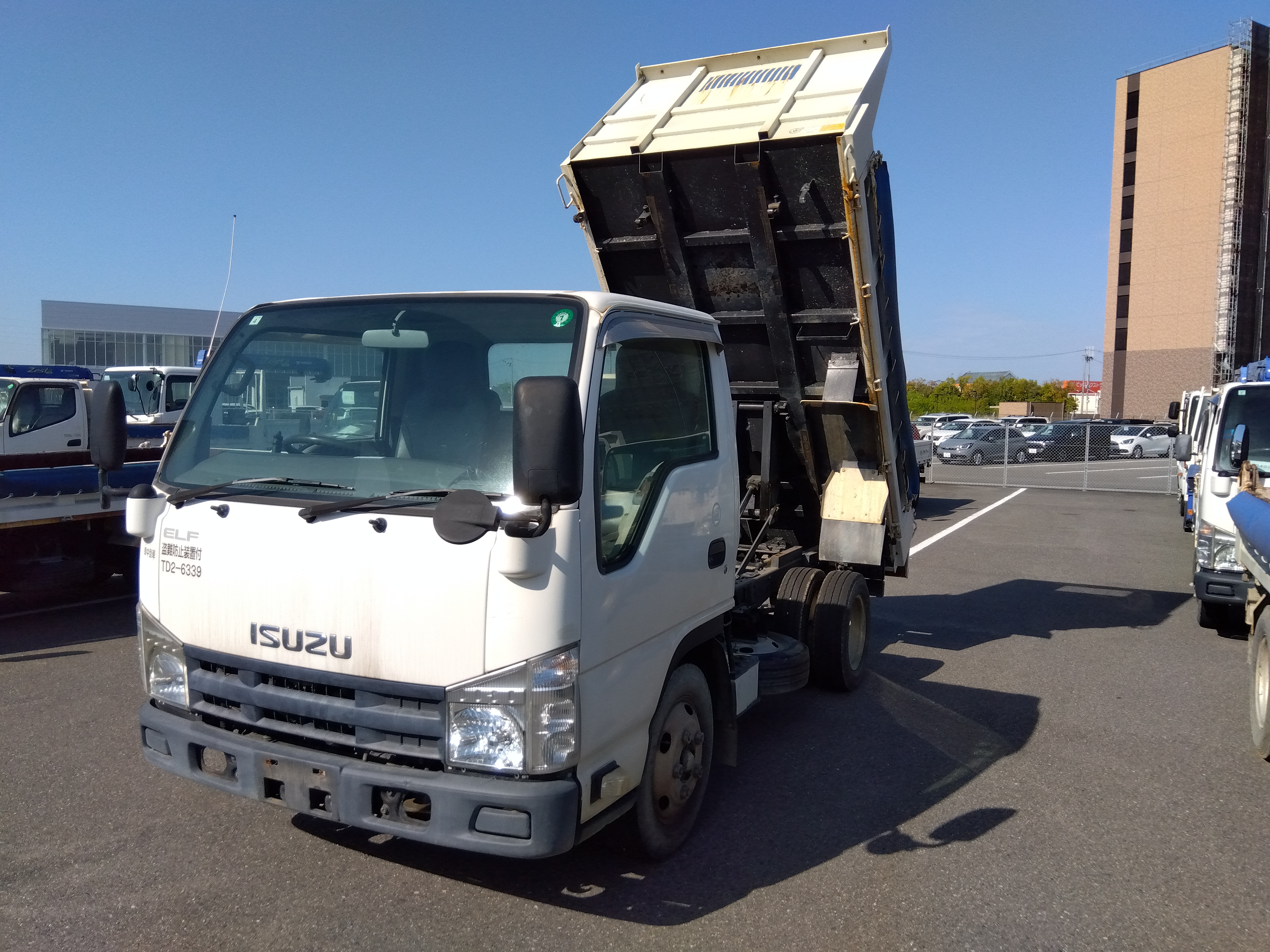 ISUZU Elf Truck