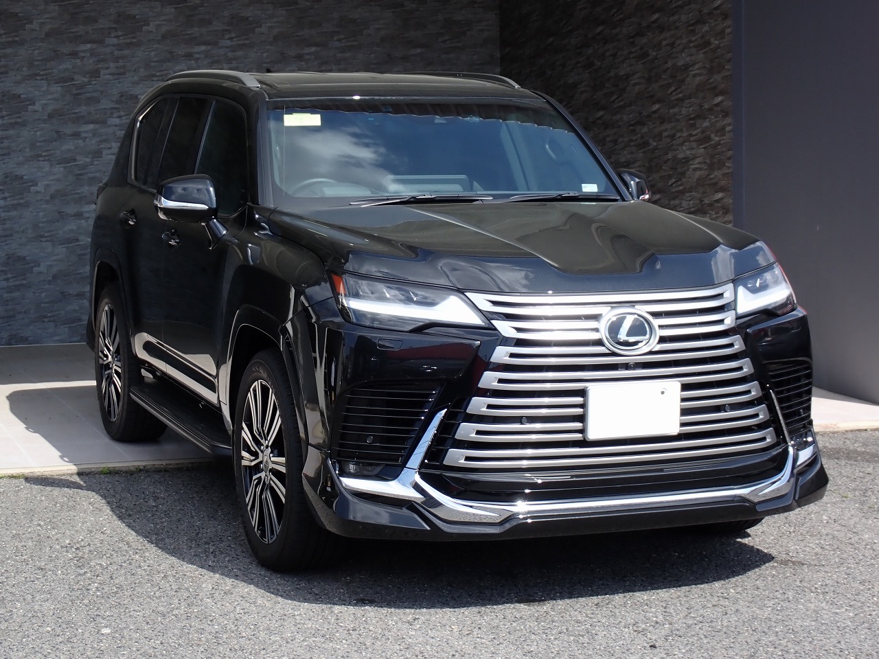 LEXUS LX 600