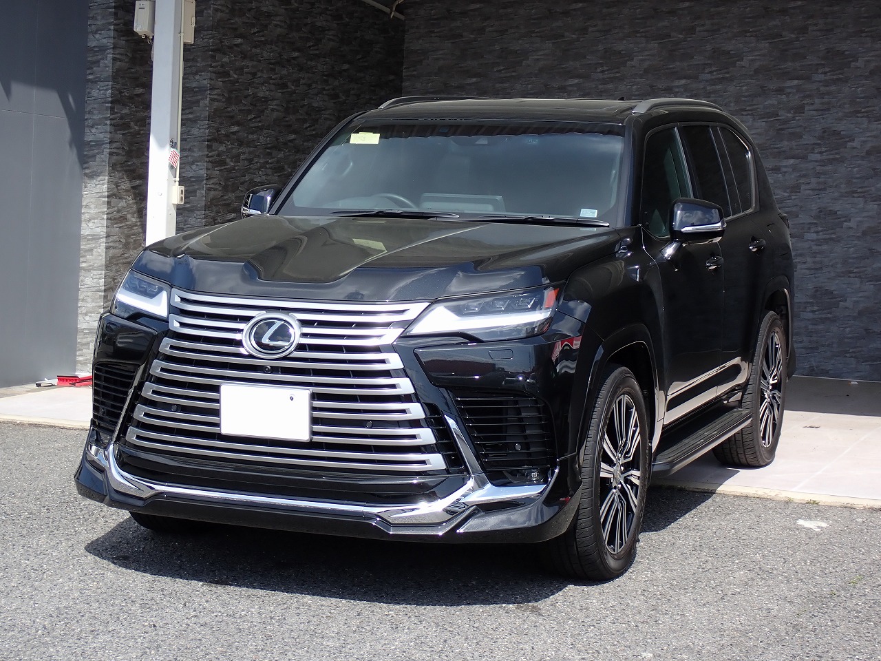 LEXUS LX 600