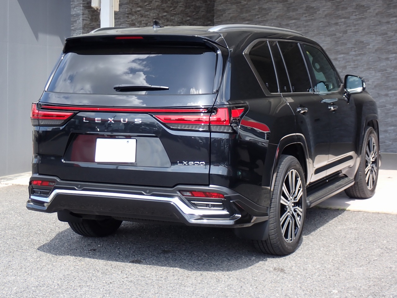 LEXUS LX 600