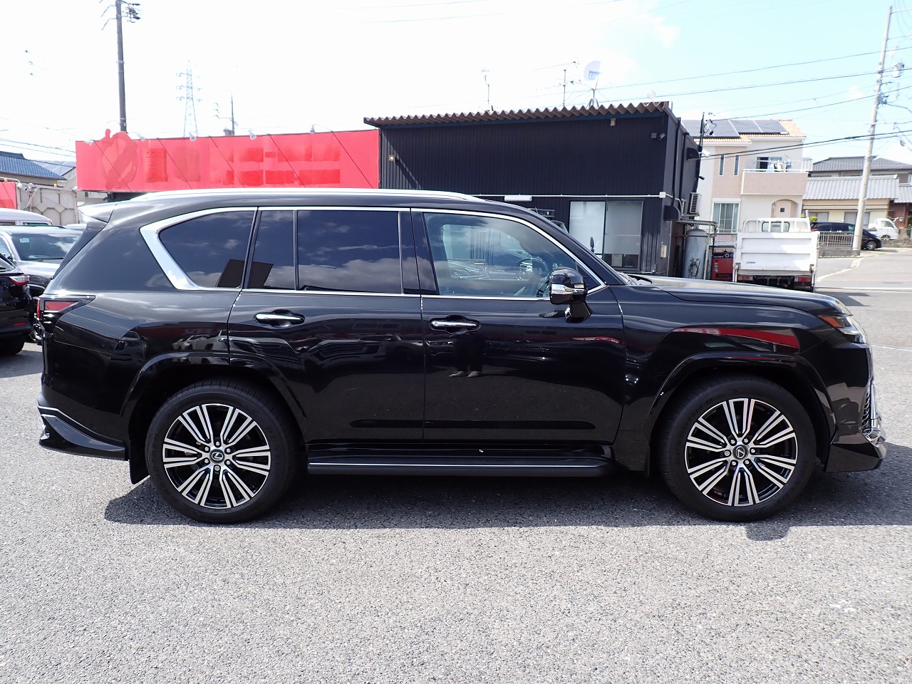 LEXUS LX 600
