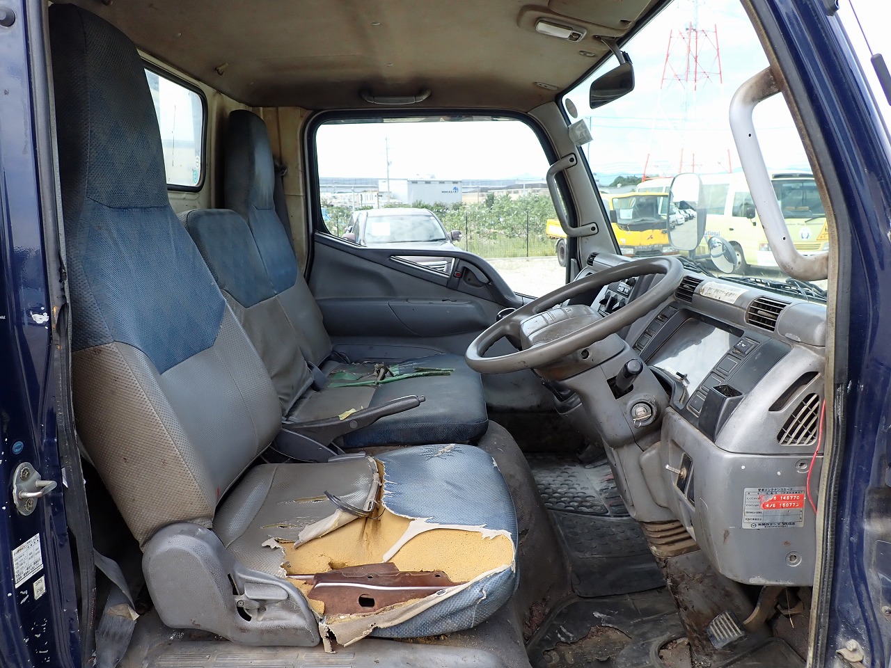 MITSUBISHI Canter