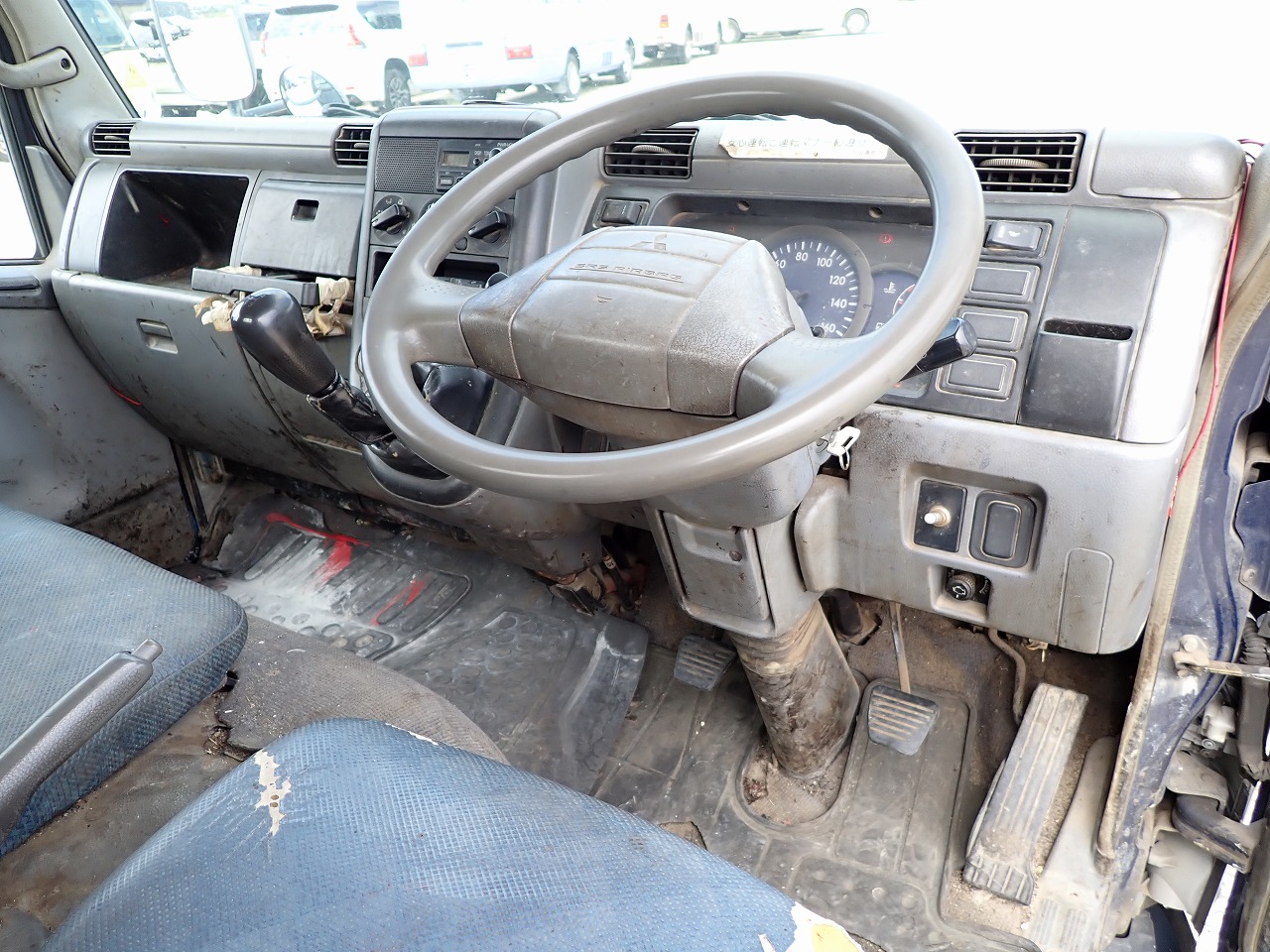 MITSUBISHI Canter