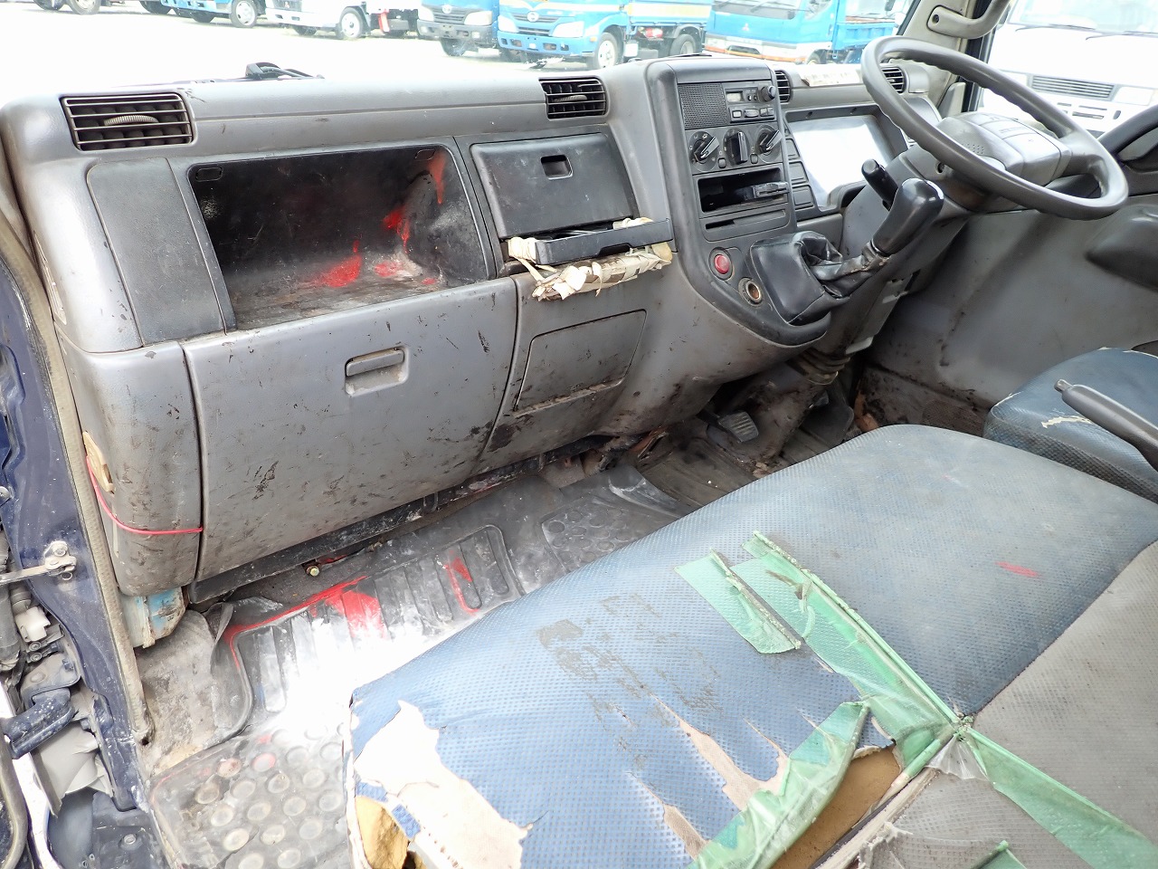 MITSUBISHI Canter