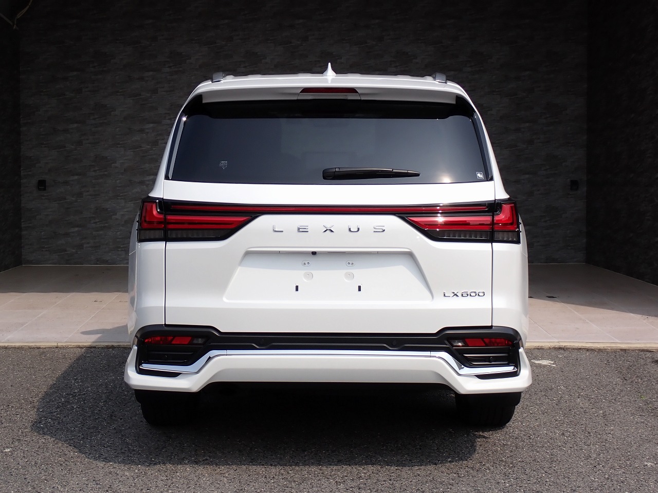 LEXUS LX 600