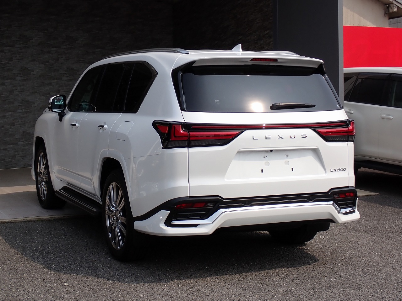 LEXUS LX 600