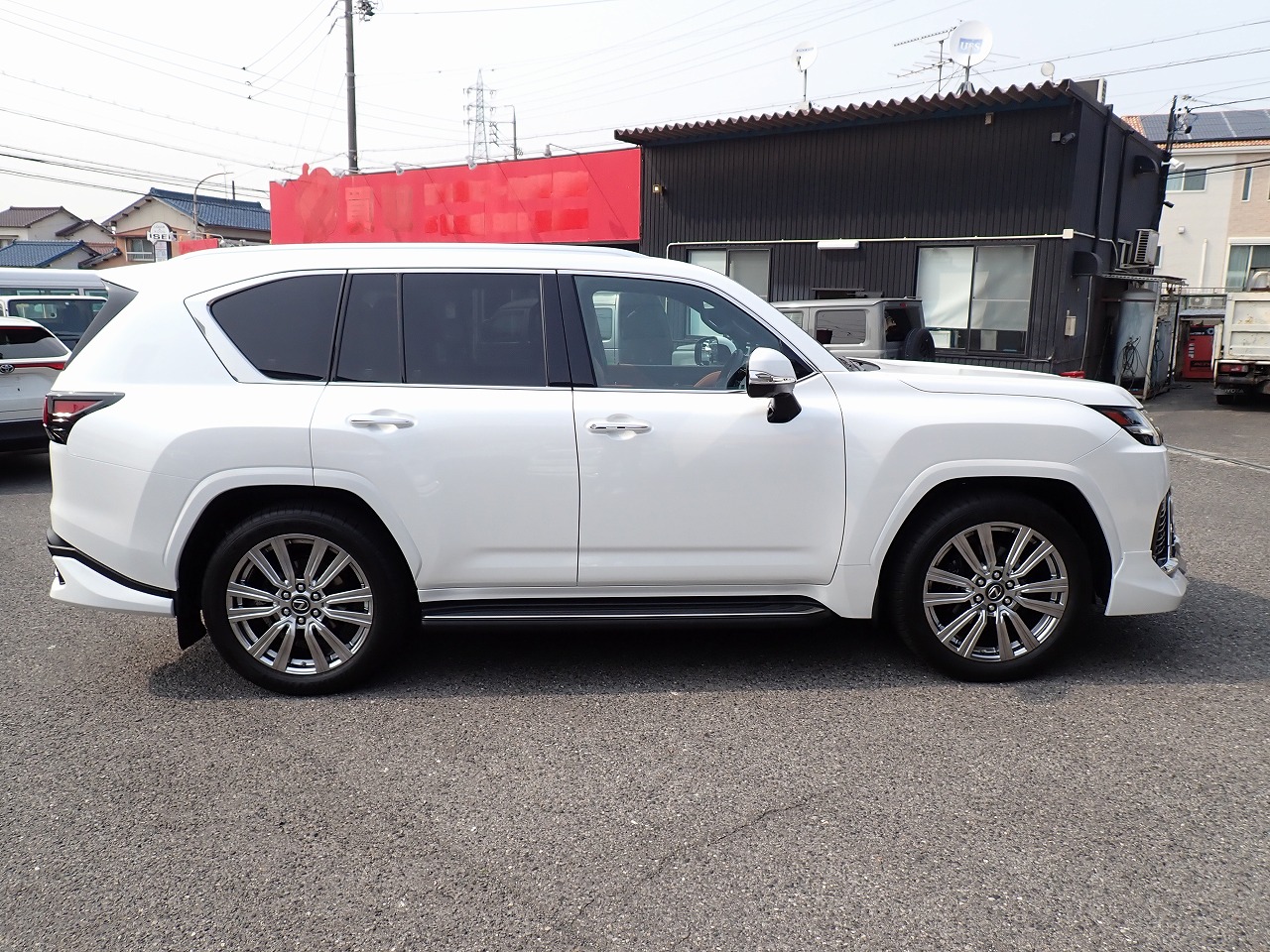 LEXUS LX 600
