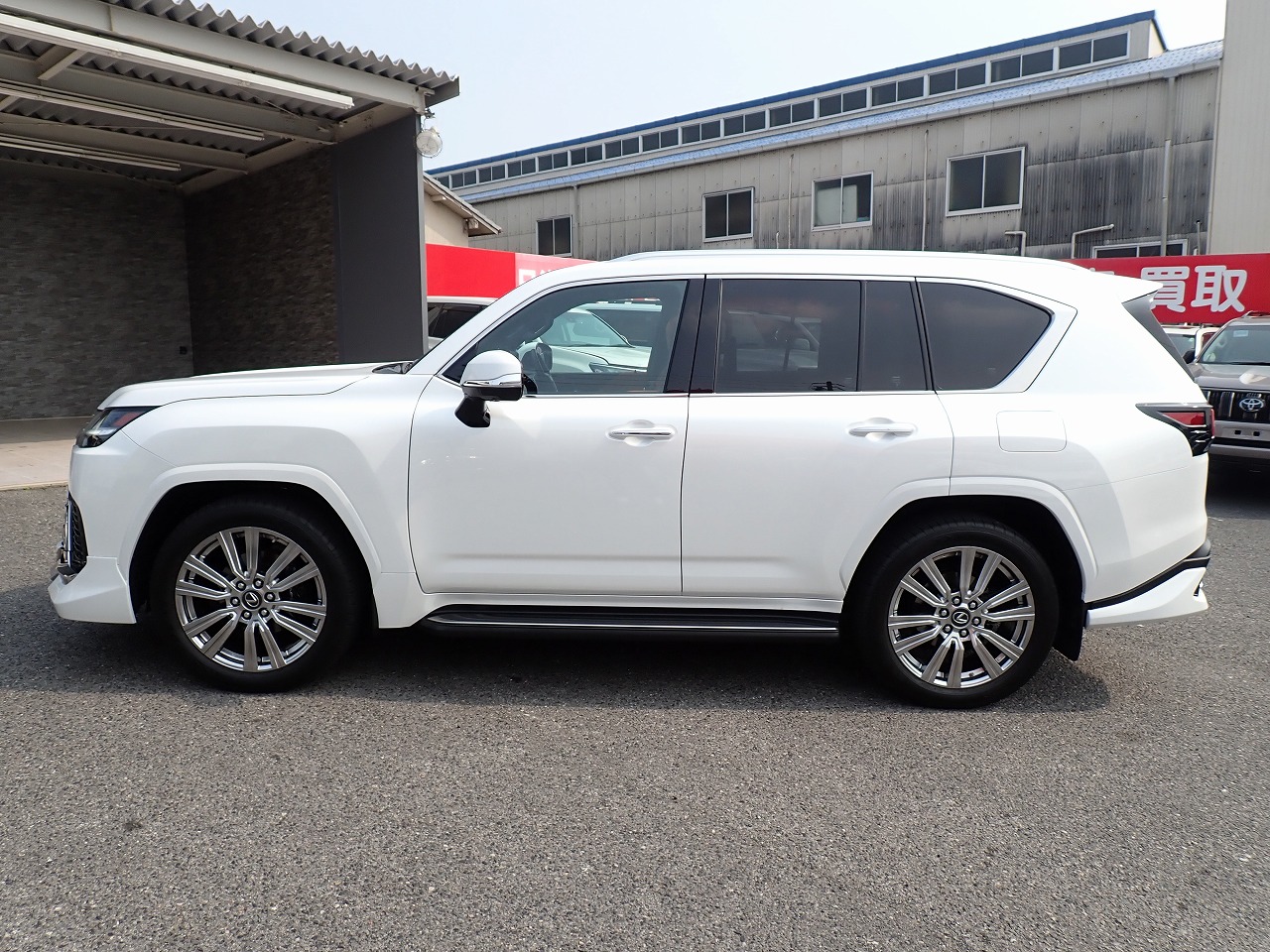 LEXUS LX 600