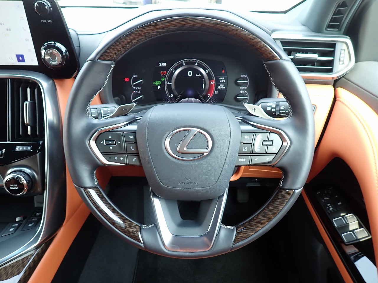 LEXUS LX 600