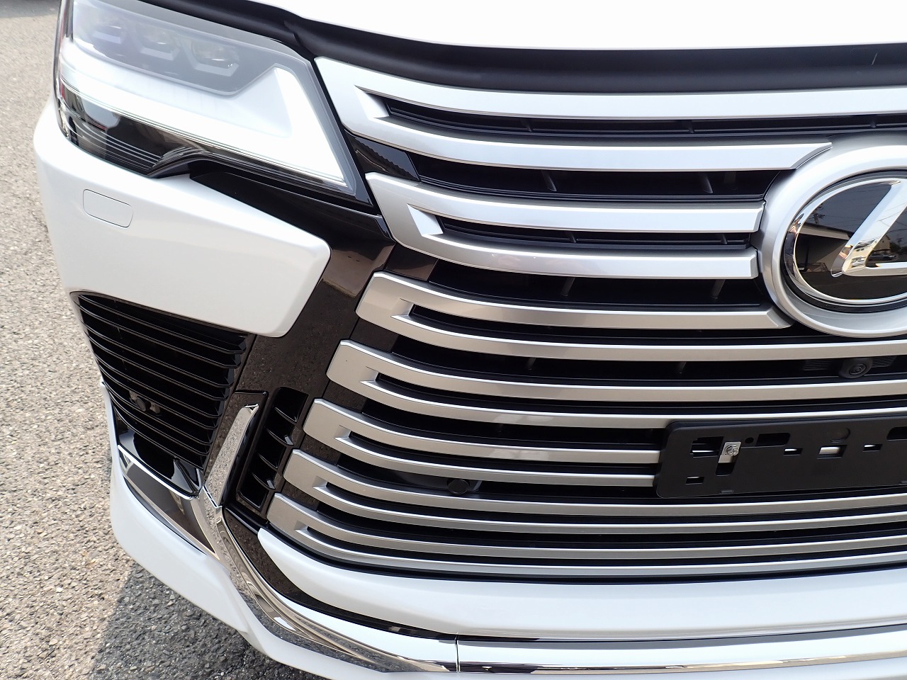 LEXUS LX 600