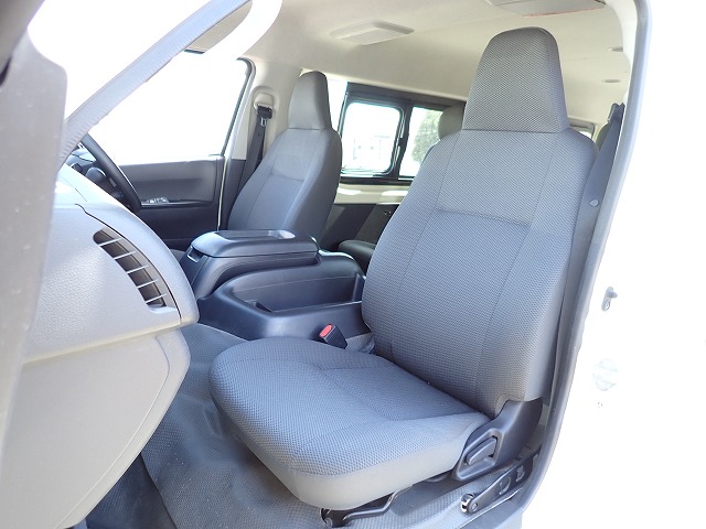 TOYOTA Hiace Wagon
