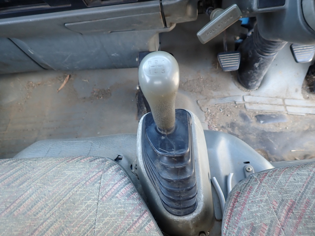 MITSUBISHI Canter