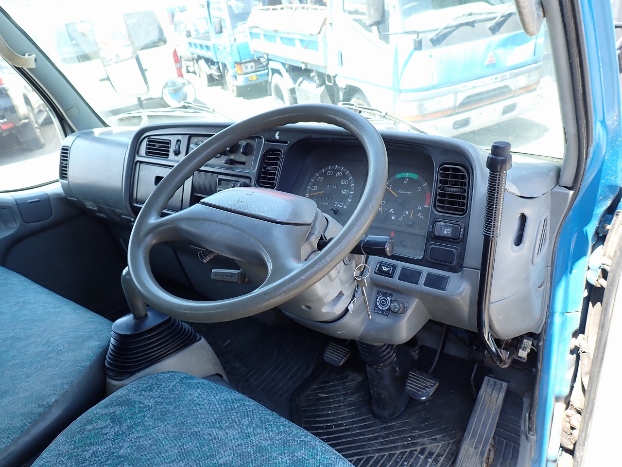 MITSUBISHI Canter