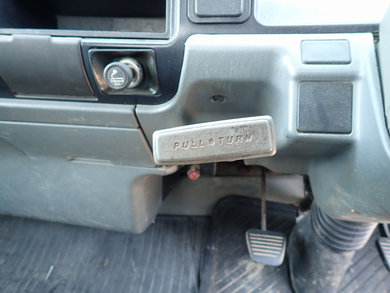 MITSUBISHI Canter