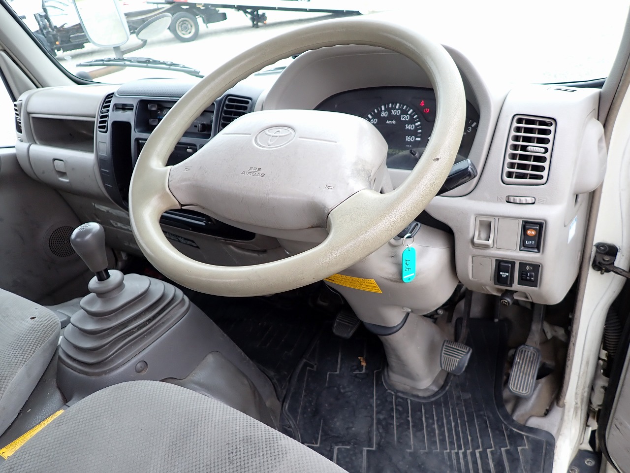 TOYOTA Dyna Truck