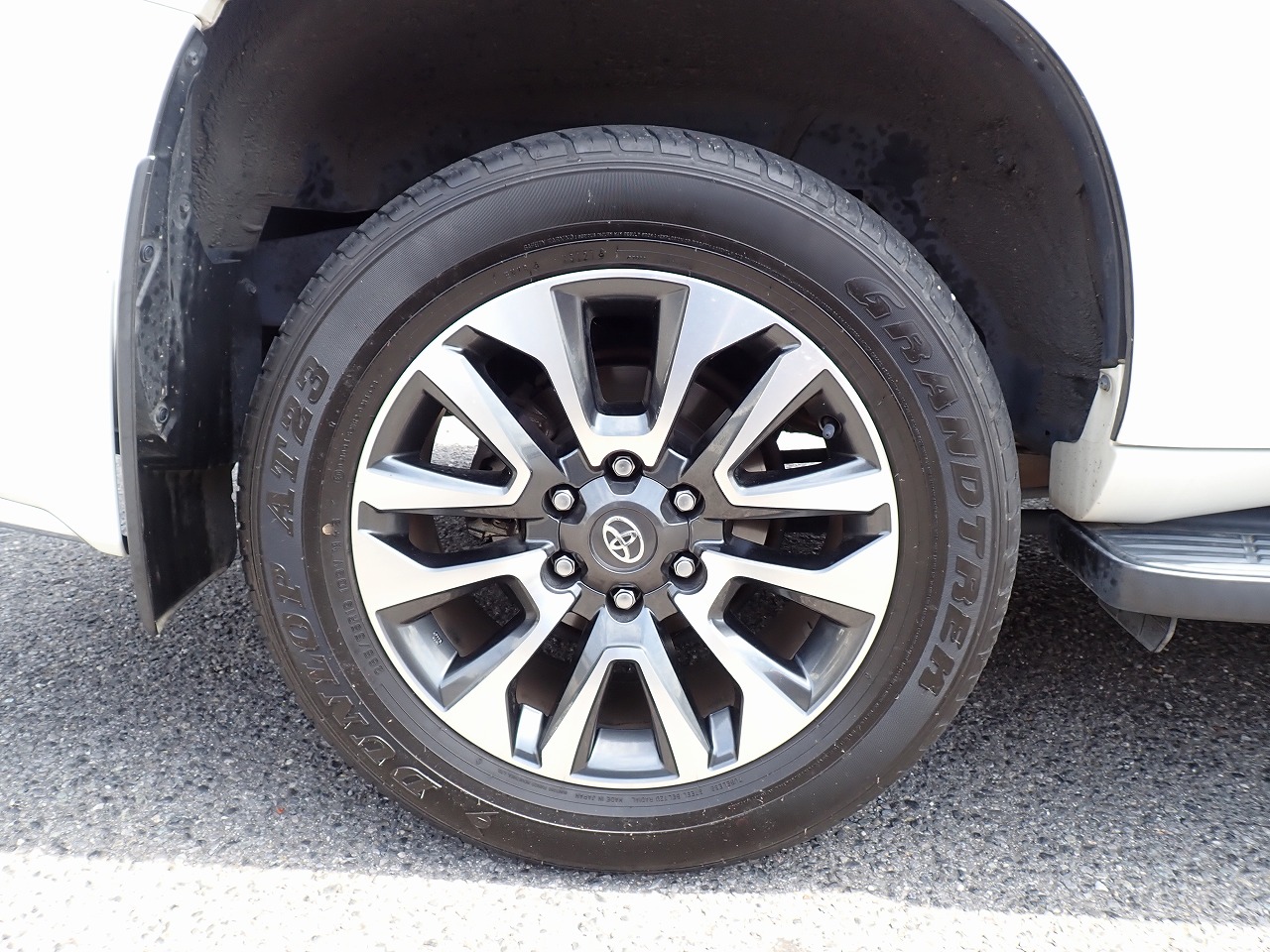 TOYOTA Land Cruiser Prado