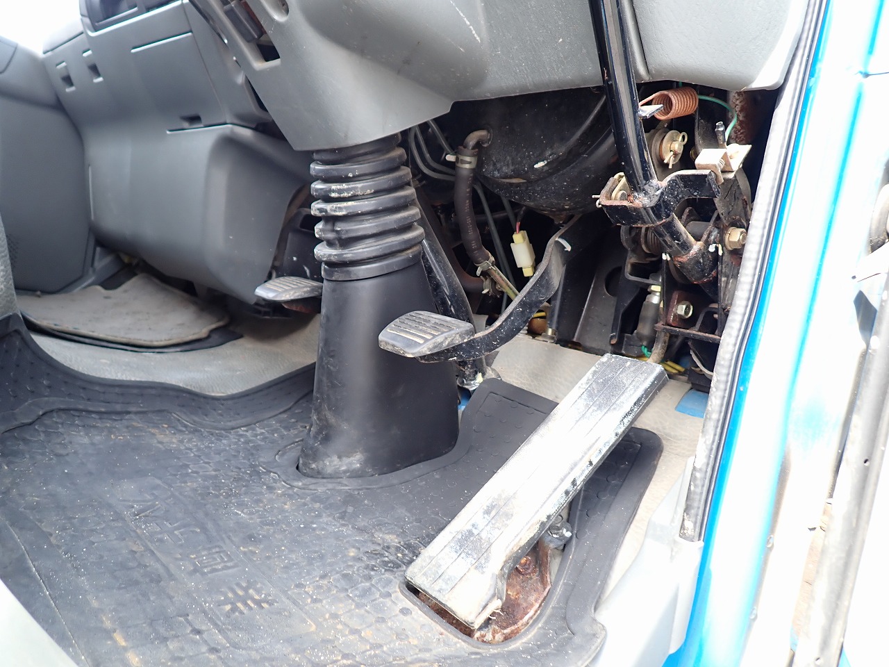 MITSUBISHI FUSO Canter