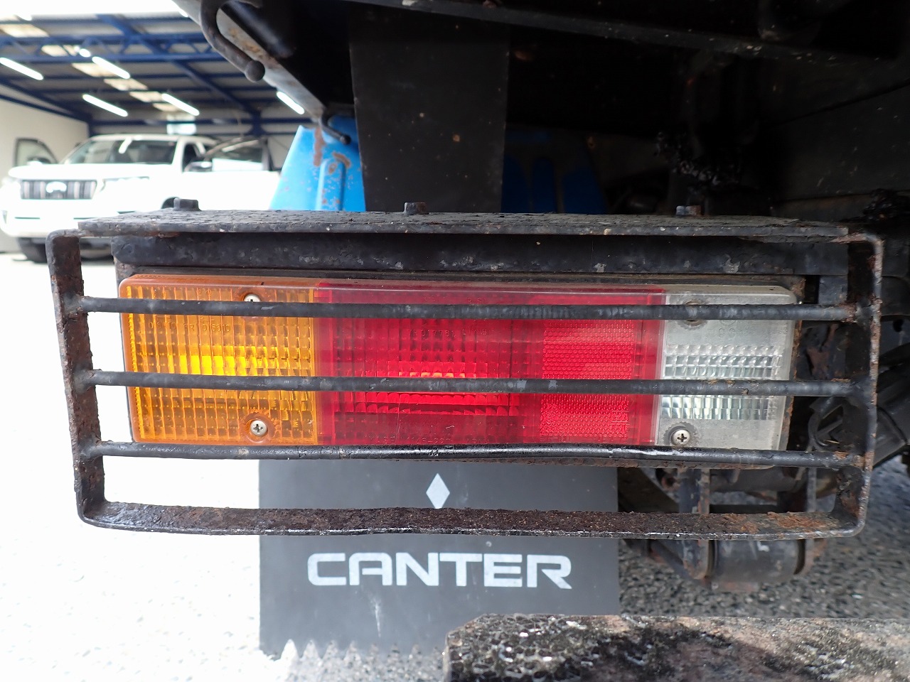 MITSUBISHI FUSO Canter