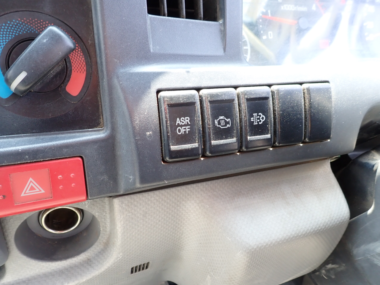 ISUZU Elf Truck