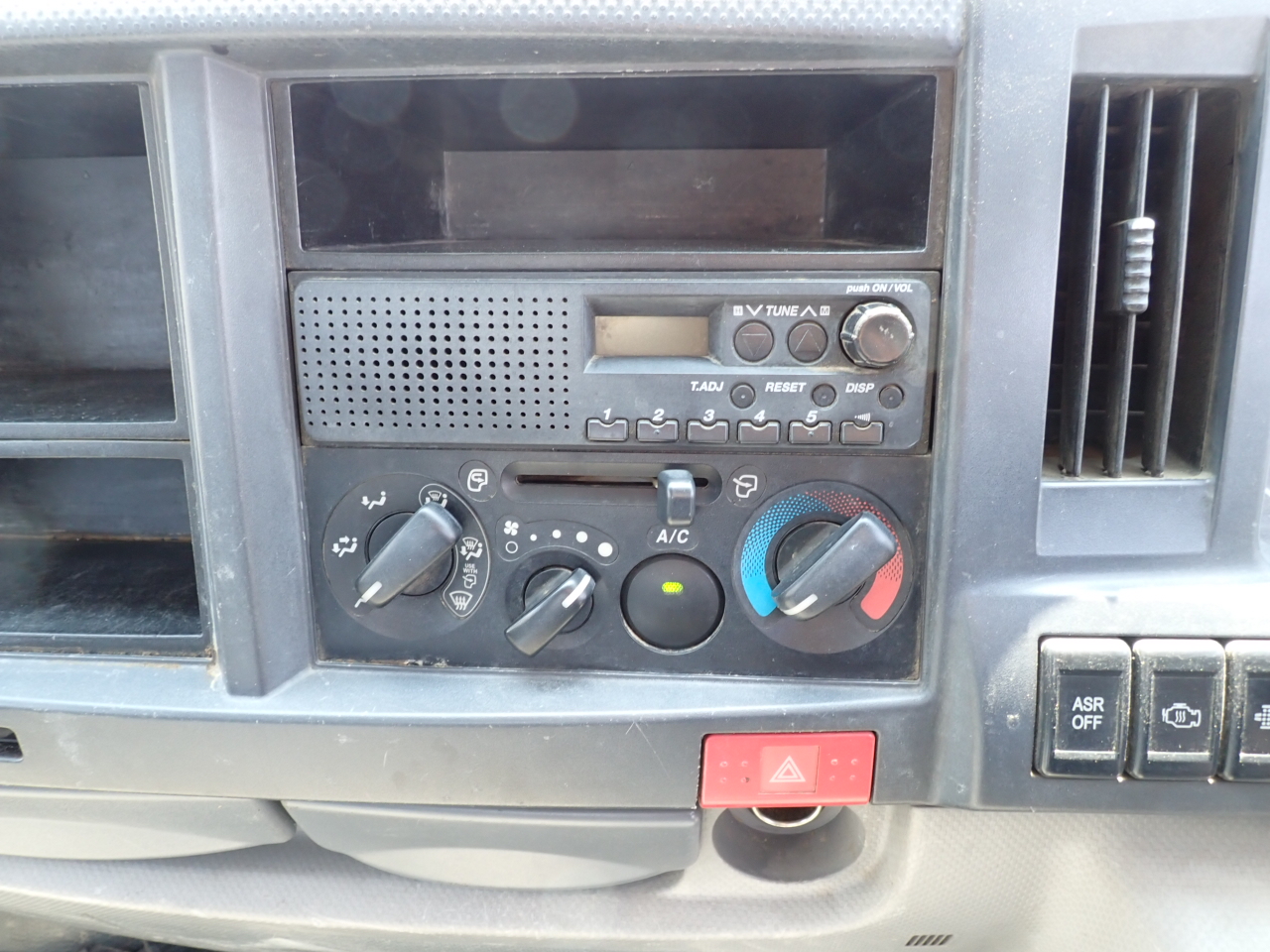 ISUZU Elf Truck
