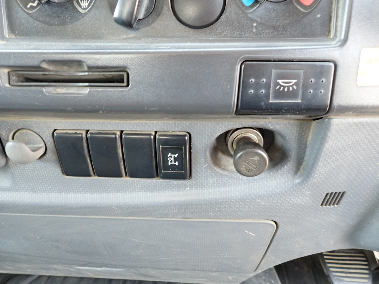 ISUZU Forward