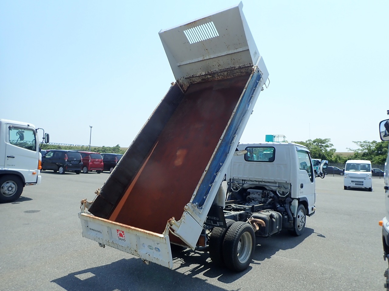 ISUZU Elf Truck