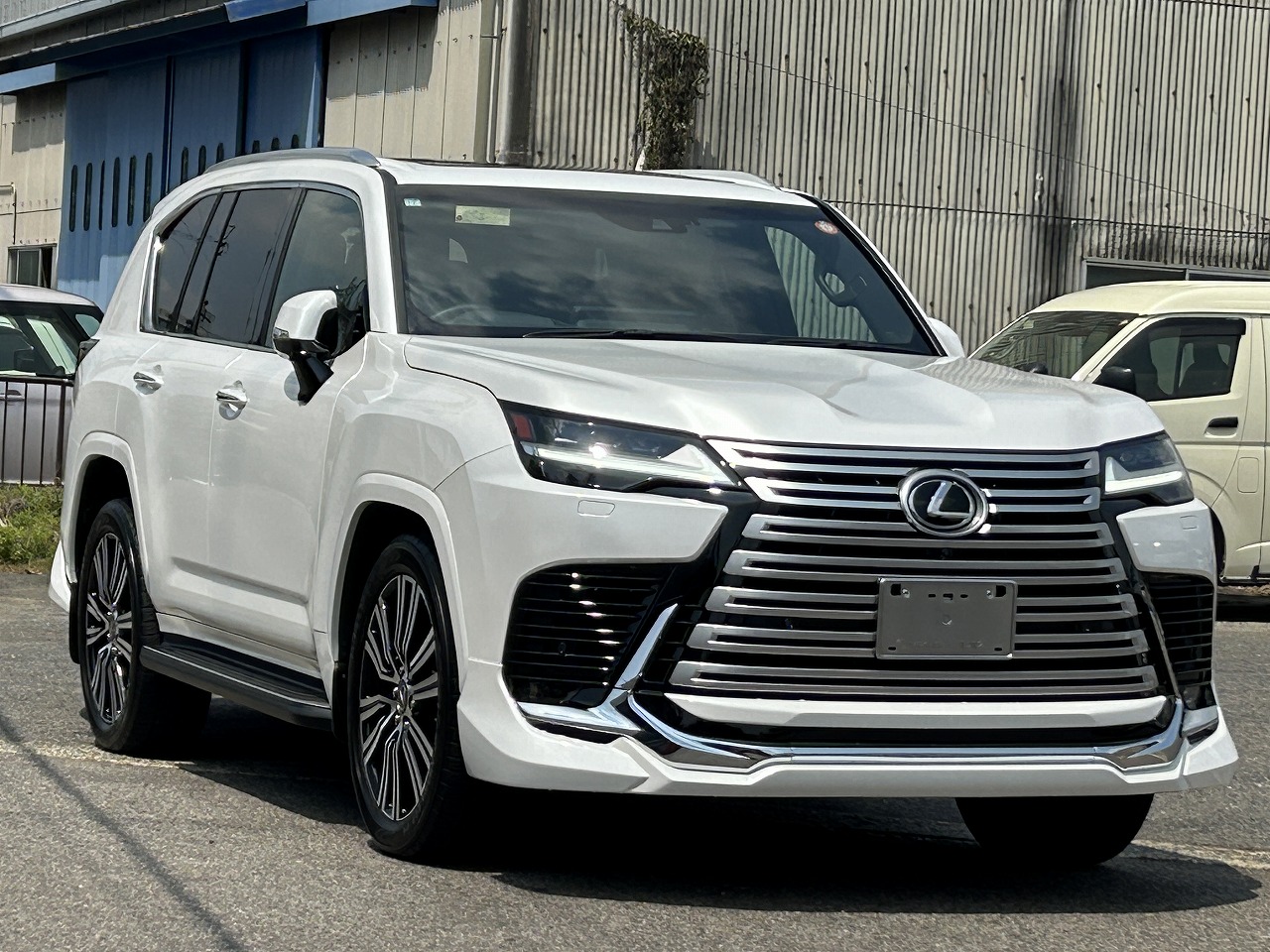 LEXUS LX 600