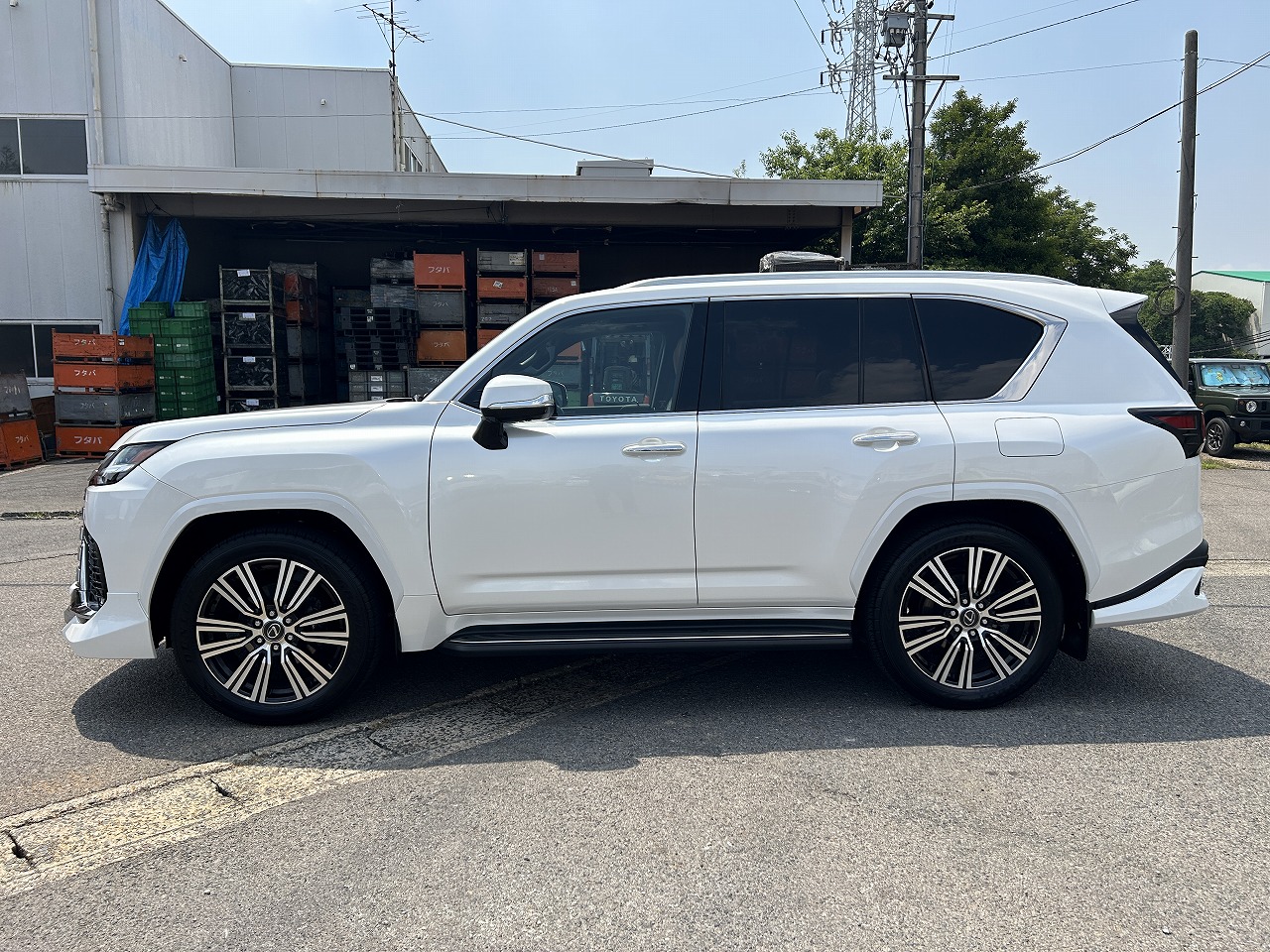 LEXUS LX 600