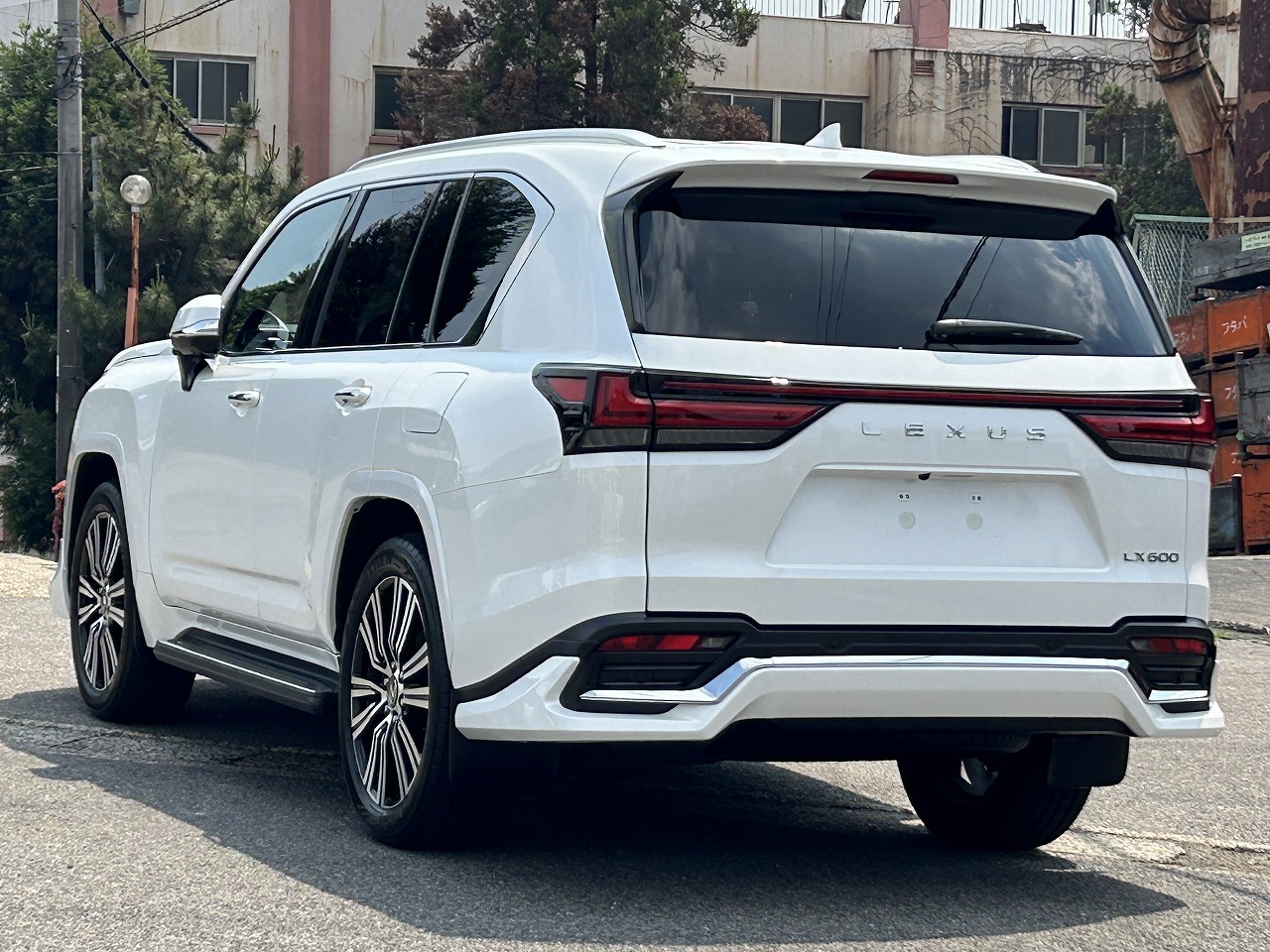 LEXUS LX 600