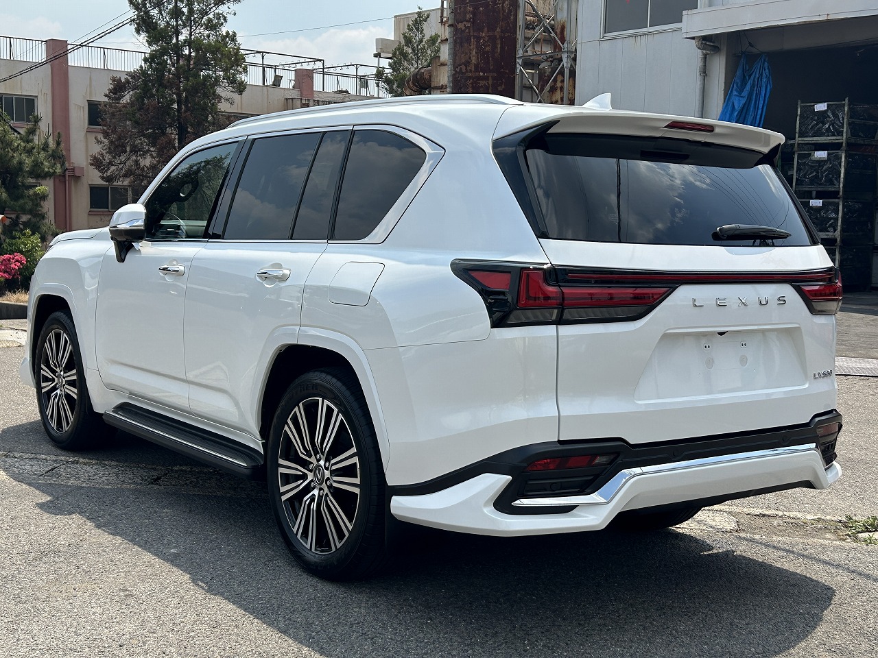 LEXUS LX 600