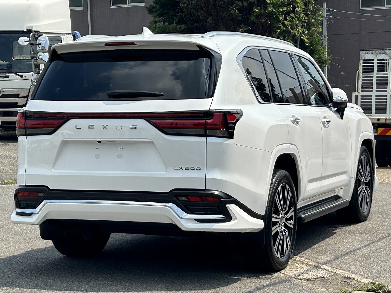 LEXUS LX 600