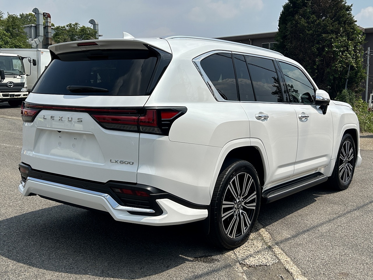LEXUS LX 600