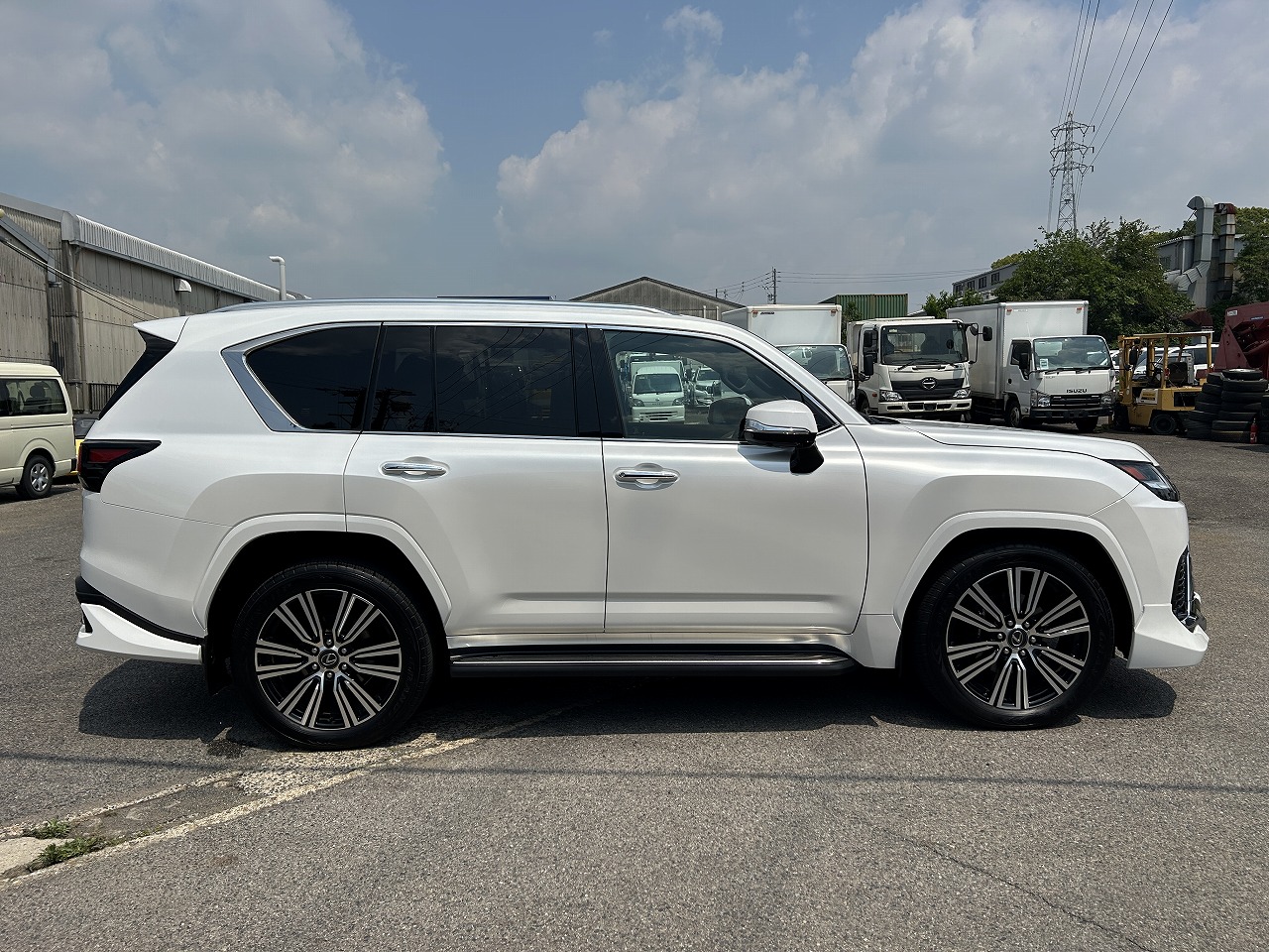 LEXUS LX 600