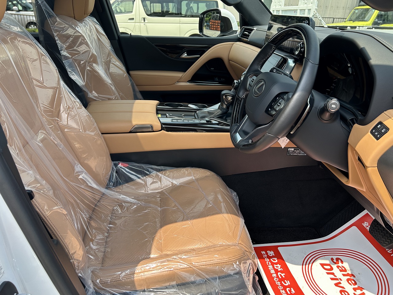 LEXUS LX 600